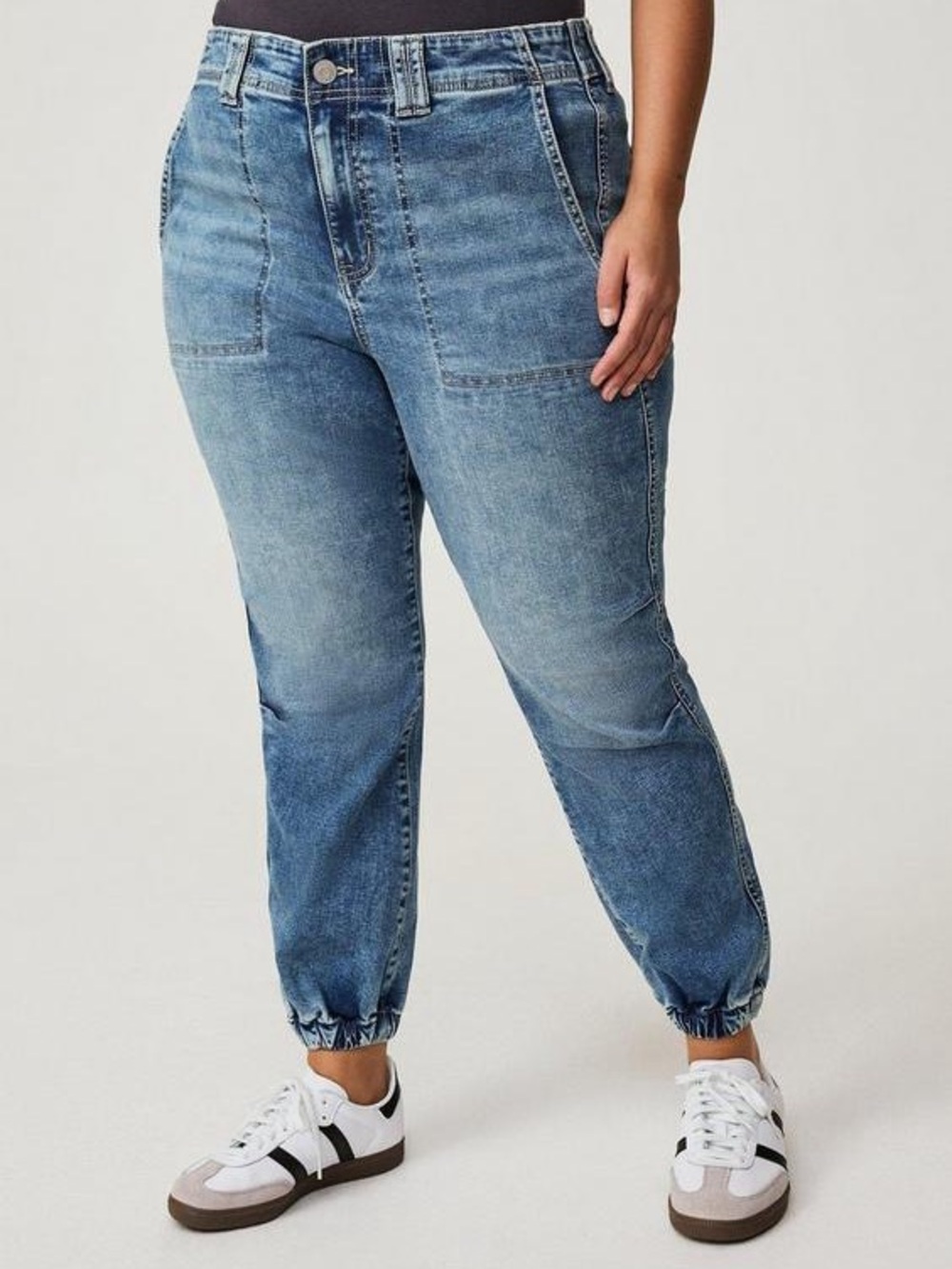 Torrid Jogger Mid-Rise Blue Jeans Size 16